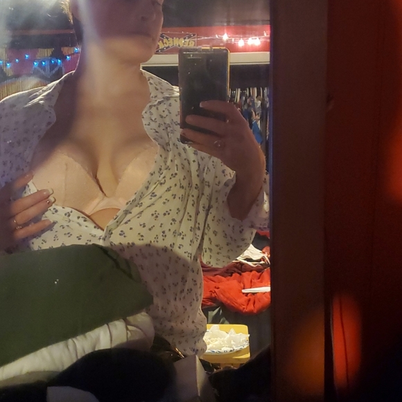 Victoria Secret Very Sexy 34D bra - Picture 4 of 4